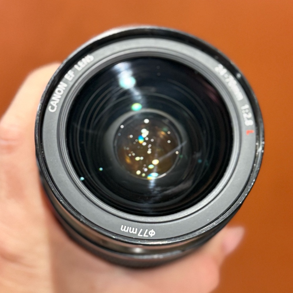 Canon EF 24-70mm Lens - Black and Red - Picture 6 of 9